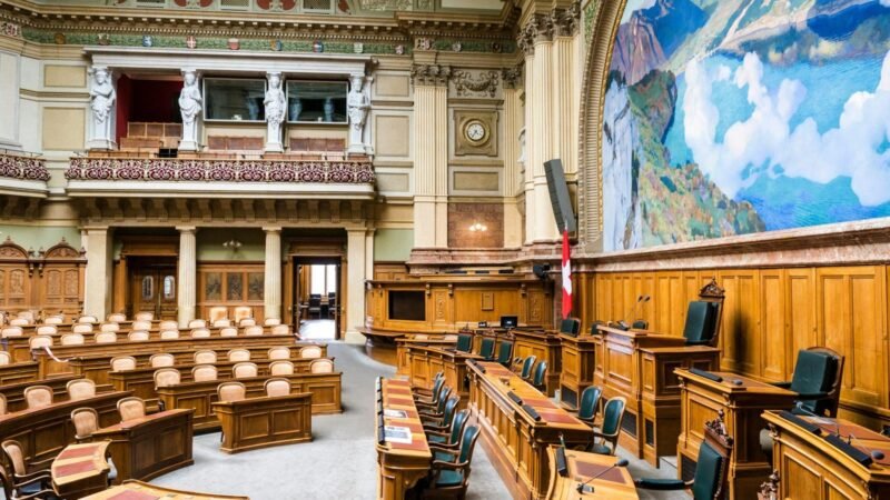 Parliament Debates New Economic Reform Bill